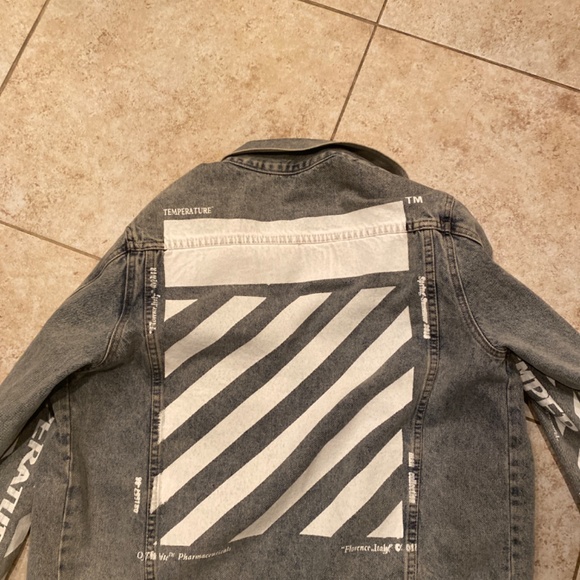Off white denim temperature Denim jacket - Picture 5 of 6
